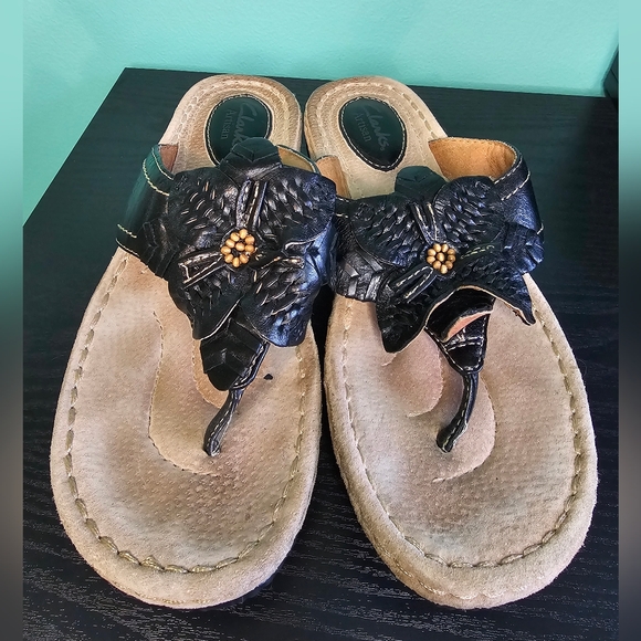 Clark's Black Floral Sandals Women's 7.5 - Picture 2 of 13